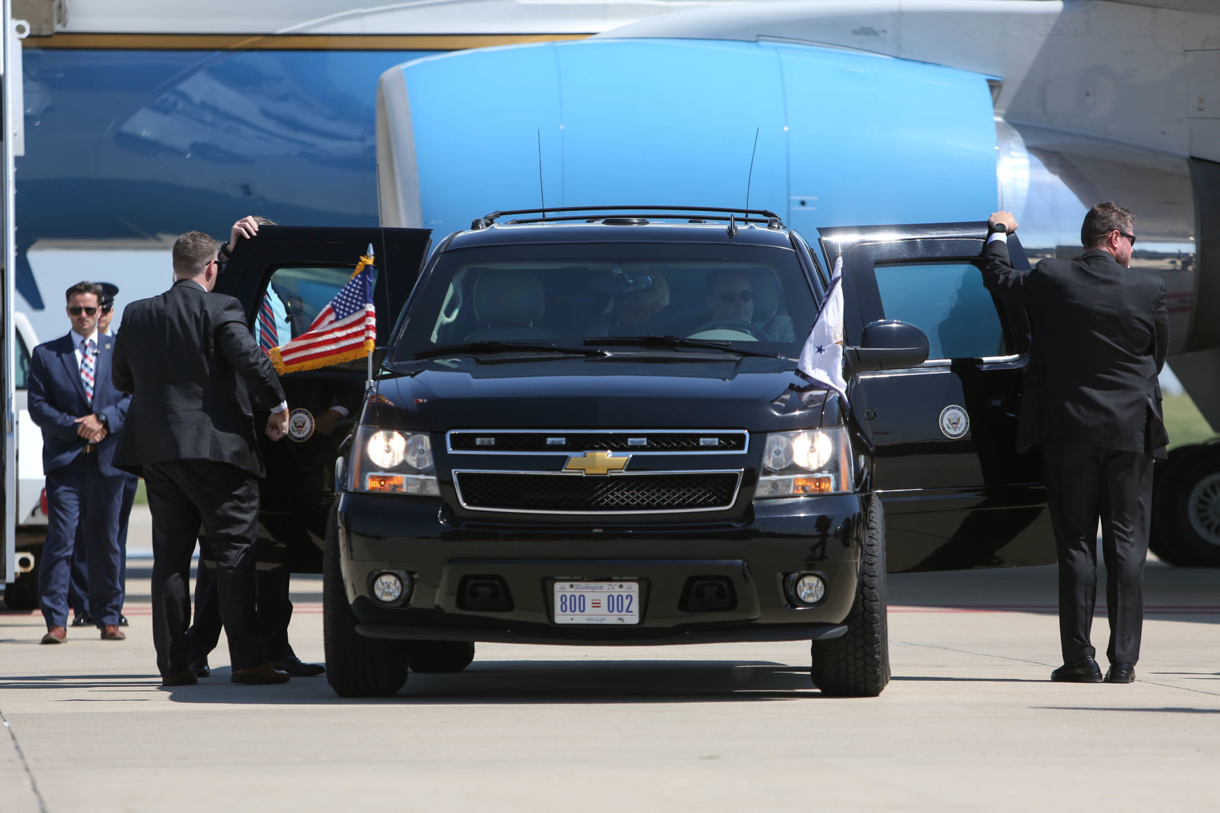 VP Pence arrives in Mason City (29).jpg